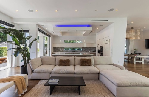 Fairfax District House | Modern 5-bedroom Retreat in West Hollywood