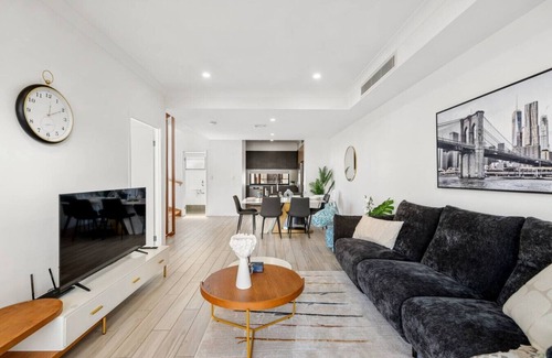 Sunnybank Hills Apartment | Modern 5BD Family & Friends Home | Sunnybank