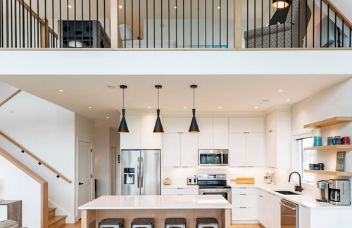 Brackley Beach Ski Chalet | Modern 5BR Chalet with Ocean Bay Views within minutes to the Beach and Town