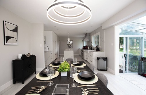 Cobble Hill House | Modern 5BR Luxury Getaway