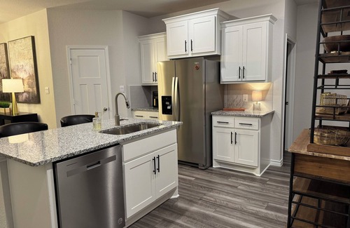 Wellborn House | Modern Aggie-Friendly Retreat - College Station/Bryan