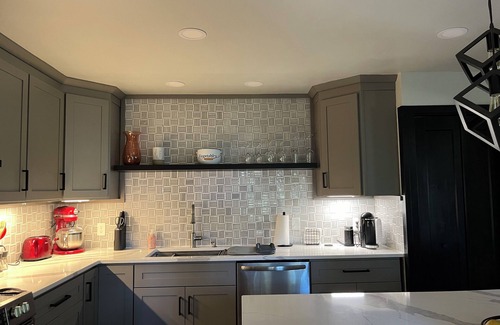 Union House | Modern Alderbrook pet-friendly retreat.