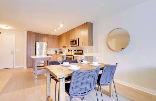 Jefferson Manor Apartment | Modern Alexandria Apt | Shopping & Metro Nearby