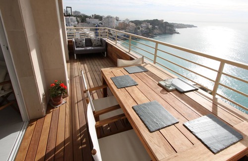 La Bonanova Apartment | Modern and Bright Two Bedroom Apartment with Stunning Views