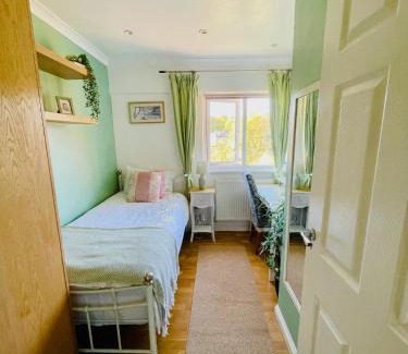 Sydenham House | Modern and chic rooms with beautiful landscape views