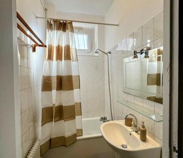Juvisy-sur-Orge Apartment | Modern and comfortable in Juvisy, Near Train, Orly Airport, Paris