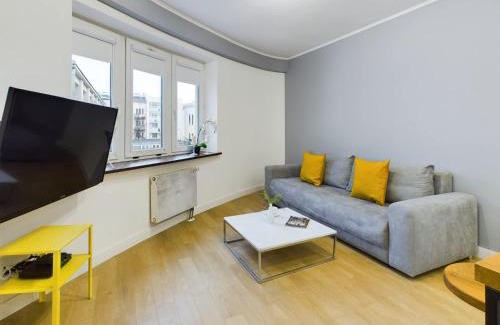 Nowa Praga Apartment | Modern and Comfortable Studios with Smart TVs near PGE by Noclegi Renters