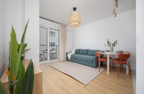 Nowa Praga Apartment | Modern and Comfortable Studios with Smart TVs near PGE by Noclegi Renters