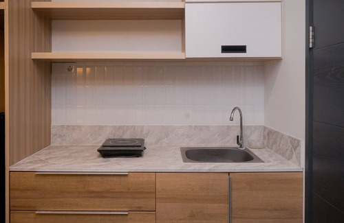Pinang Apartment | Modern And Comfy Studio At Collins Boulevard Apartment