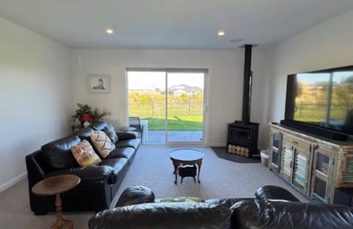 Wharewaka House | Modern and cosy home Private, fully fenced