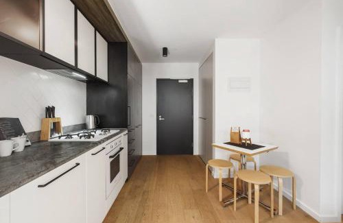Abbotsford Apartment | Modern and Cosy Parkland Retreat near Yarra River