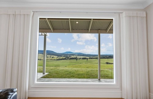 Ellaswood House | Modern and elegant 5 bedroom farmhouse with magnificent views