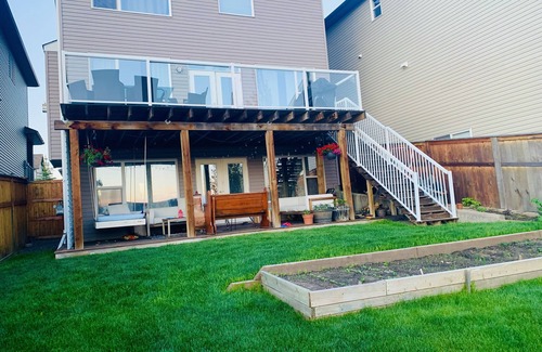 Cochrane House | Modern and spacious family home close to Calgary and the mountains.