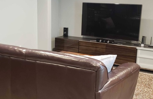 Chicago Apartment | Modern and Stylish Private1BR Garden Apt in Logan Square With Free Parking