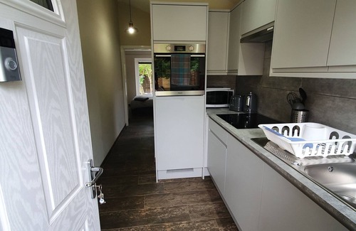 Haversham Apartment | Modern annex with private kitchen and bathroom