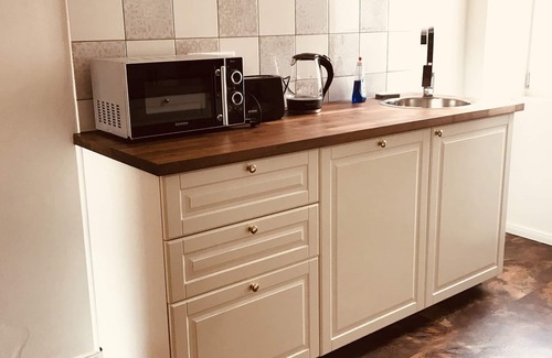 Rhodt unter Rietburg Apartment | Modern apartment in a renovated 18th century historic landmark