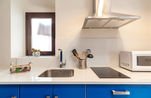San Ambrosio Apartment | Modern Apartment in Great Location with Wi-Fi, Air-Conditioning & Terrace
