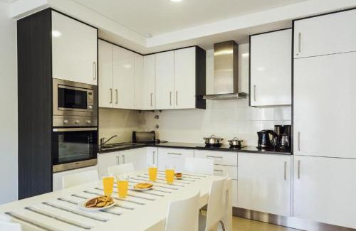 Sao Martinho do Porto Apartment | Modern Apartment * 2 Bedrooms * Pool