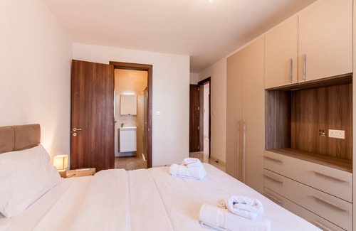 Gzira Apartment | Modern Apart Heart of Sliema V4