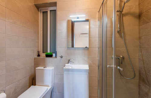 Gzira Apartment | Modern Apart Heart of Sliema V4