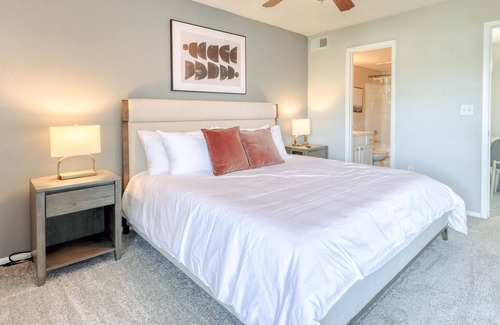 Greater Northdale Apartment | Modern Apartment in Prime Location (ID6123X10)