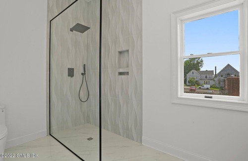 Port Chester Condo | Modern Apartment 5 min from train/beach Greenwich