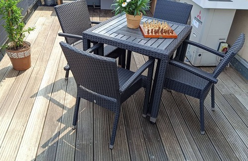 Bendorf Apartment | Modern apartment by the castle park