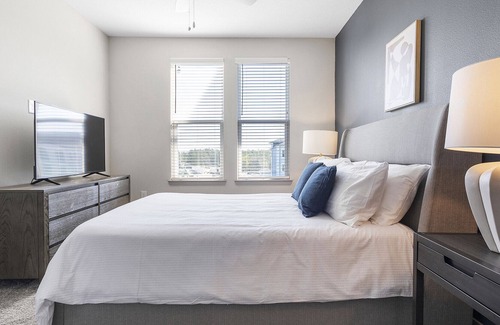 OakLeaf Plantation Apartment | Modern Apartment in Prime Location (ID8934X83)