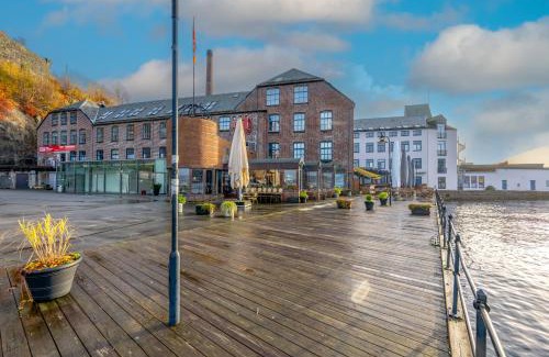Bergen City Centre Apartment | Modern Apartment in 1840-Building at Nordnes