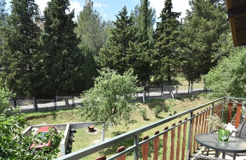 Cove Parja Apartment | Modern Apartment in Knin with Garden