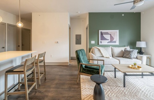 Merry Oaks Apartment | Modern Apartment in Prime Location (ID7707X96)
