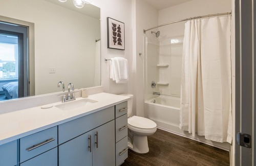Merry Oaks Apartment | Modern Apartment in Prime Location (ID7707X96)