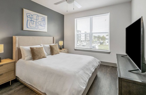 Merry Oaks Apartment | Modern Apartment in Prime Location (ID7707X96)