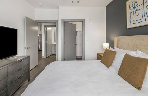 Merry Oaks Apartment | Modern Apartment in Prime Location (ID7707X96)