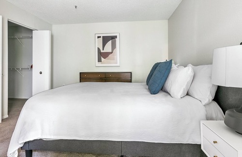 Blue Ash Apartment | Modern Apartment in Prime Location (ID1387X808)