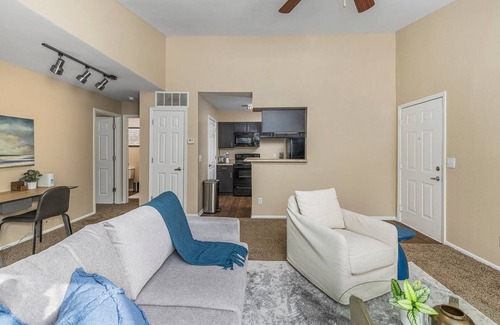 Ballwin Apartment | Modern Apartment in Prime Location (ID8457)