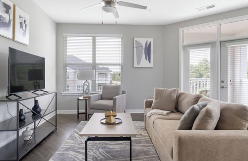 Chapel Hill Apartment | Modern Apartment in Prime Location (ID9769X99)