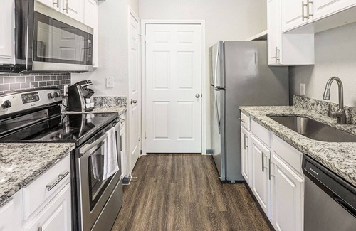 Fort Worth Apartment | Modern Apartment in Prime Location (ID8657X03)