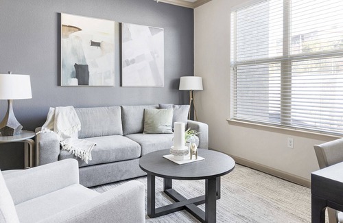 Wetmore Apartment | Modern Apartment in Prime Location (ID1230X535)
