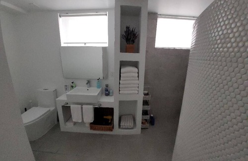 West New Haven Apartment | Modern apartment in Westville/Yale Bowl area