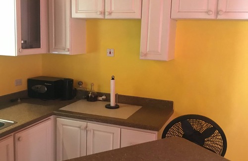 Eastwood Park Apartment | Modern Apartment.2mins away from Halfway Tree