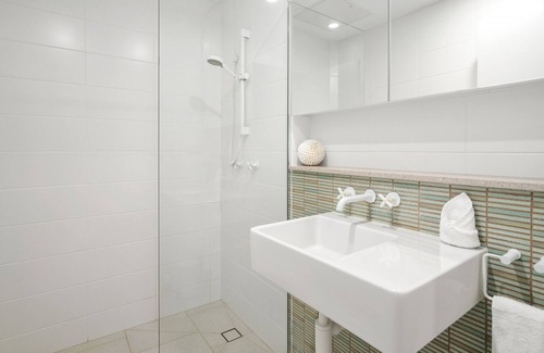 Terrigal Apartment | Modern Apartment Just Footsteps to the Beach