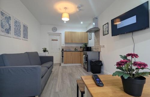 Reddish Apartment | Modern Apartment Near Manchester City Centre