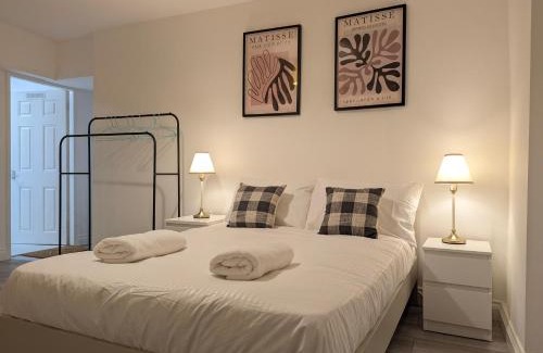 Reddish Apartment | Modern Apartment Near Manchester City Centre