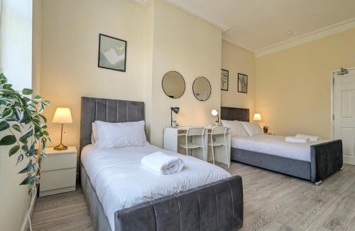 Reddish Apartment | Modern Apartment Near Manchester City Centre