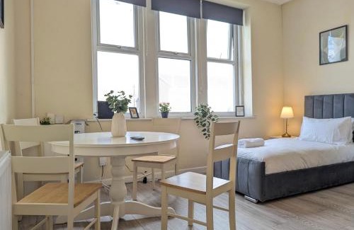 Reddish Apartment | Modern Apartment Near Manchester City Centre