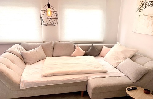 Rudolstadt Apartment | Modern apartment with prime, kitchen & WLAN