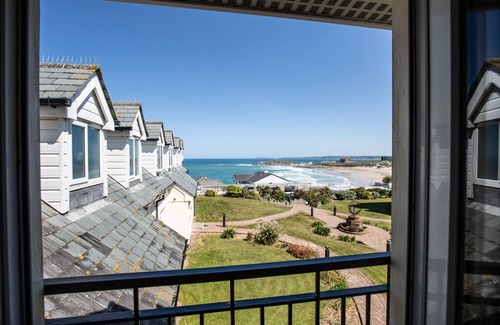 Newquay Apartment | Modern Apartment with Breathtaking Views of Fistral Beach, Newquay