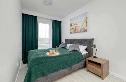 Uniescie Apartment | Modern Apartment with Balcony and Parking by Noclegi Renters
