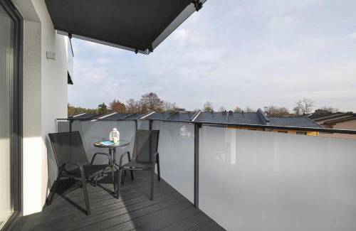 Uniescie Apartment | Modern Apartment with Balcony and Parking by Noclegi Renters